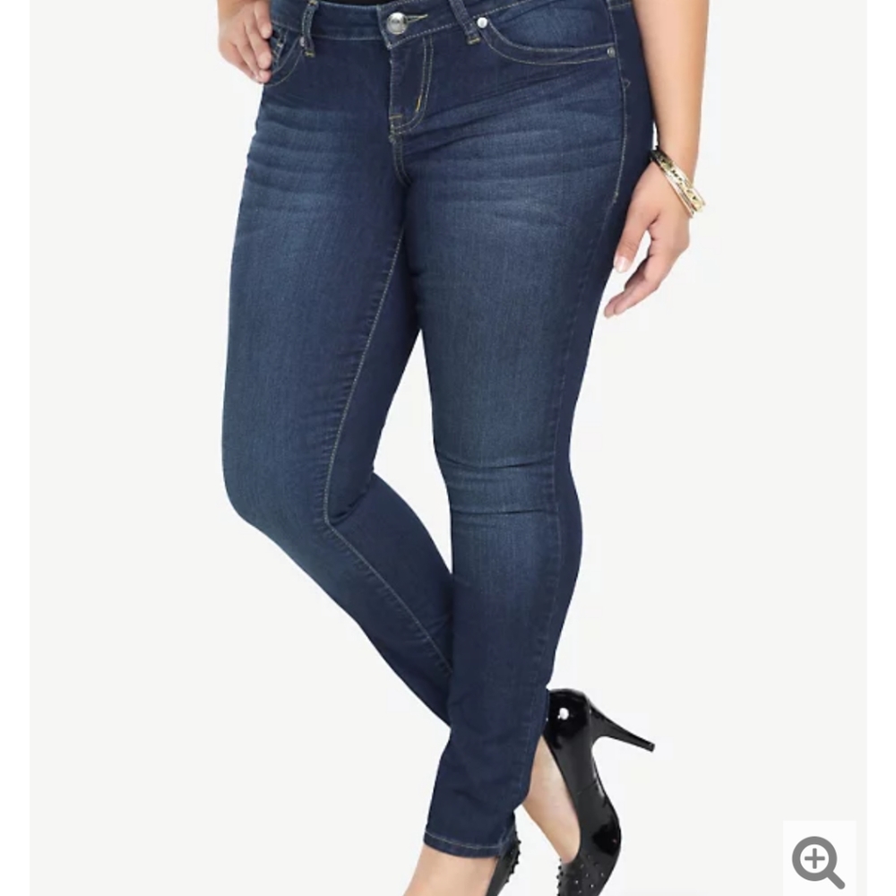 TORRID SKINNY JEAN - MEDIUM
WASH (TALL)